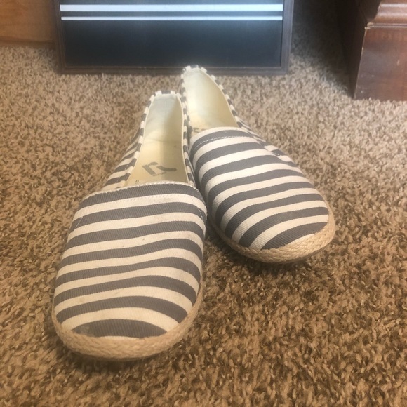 Flats - Picture 2 of 3